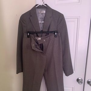 Grey Kasper suite from Macy’s size 6 jacket and size 4 pants